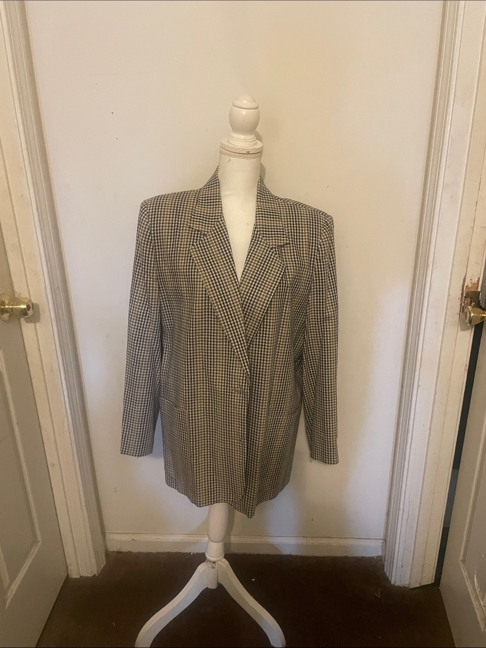 Tan Color jacket nice - Picture 4 of 11